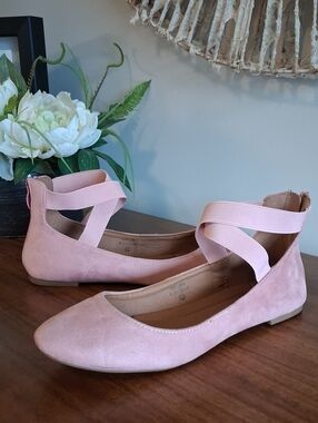 Bella Marie Dana Pink Faux Suede Stretch Cross Straps Ballet Flat ** Size 8.5